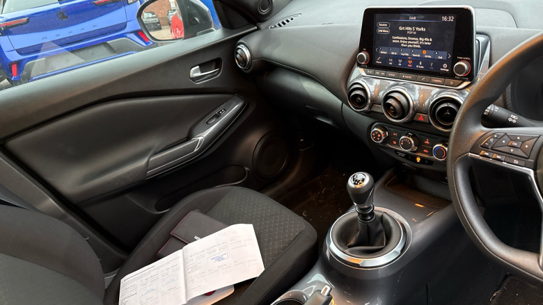 Nissan Juke 1.0 DiG-T Acenta 5dr Petrol Hatchback